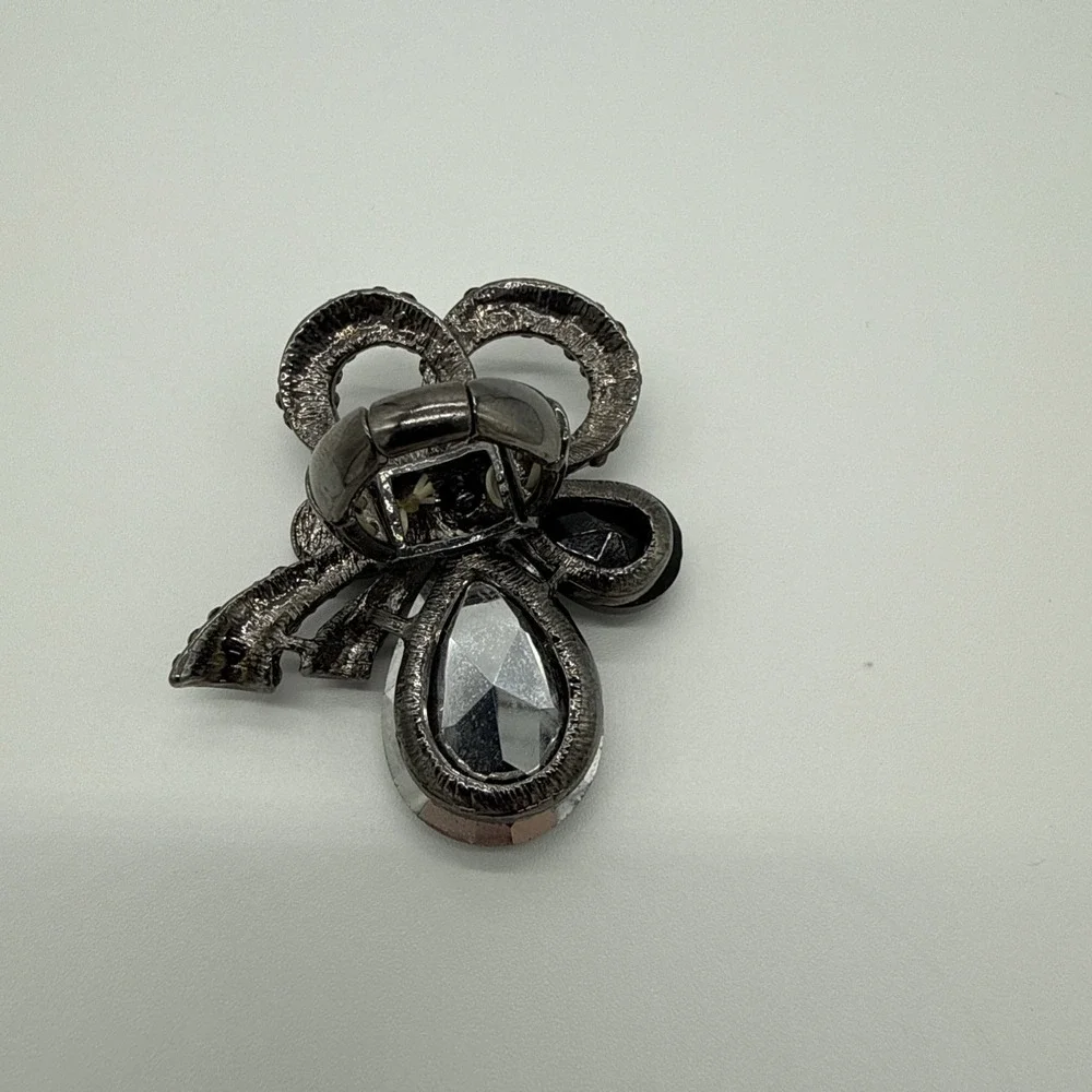 Vintage Cocktail Ring Oversized Floral Rhinestones Gunmetal Tone‎ Stretchy Band